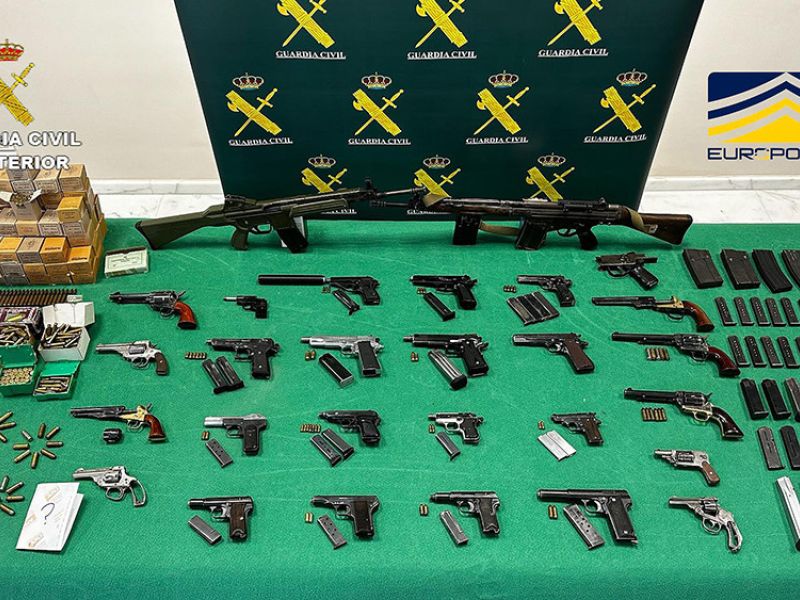 La Guardia Civil incauta más de 80 armas de fuego, de guerra y de impresión 3D en una macro operación internacional