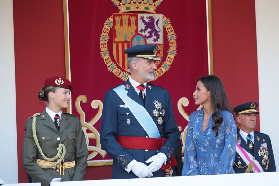 Los reyes, acompañados de la princesa de Asturias, presiden los actos por el Día de la Fiesta Nacional