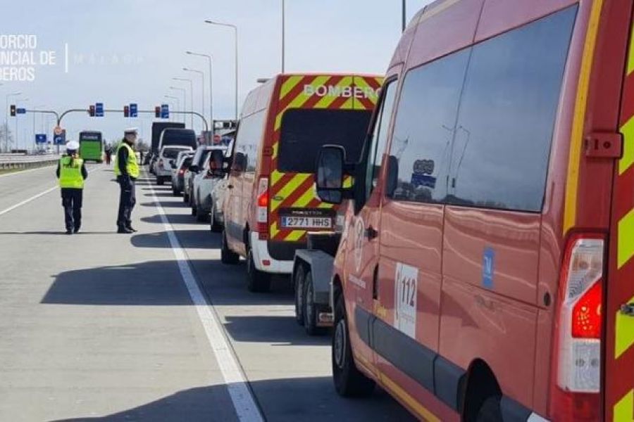 Los bomberos del Consorcio Provincial entregan 3.000 kilos de material técnico de emergencias a sus compañeros ucranianos
