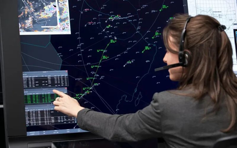El Gobierno da luz verde a licitar un contrato por 27,9 millones de euros para modernizar el control del tráfico aéreo en España
