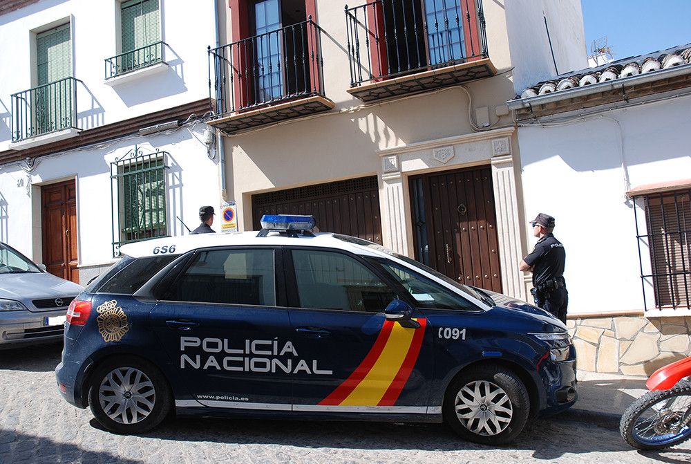 La Policía Nacional detiene en Málaga a un casero que escalaba al piso de una vecina para masturbarse en presencia de una menor