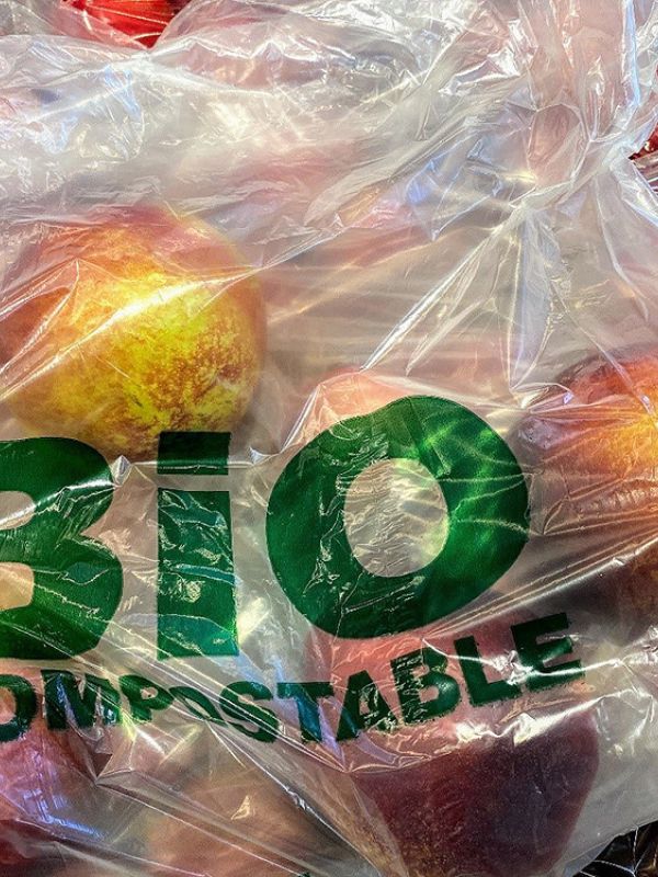 Un estudio preliminar muestra mayor toxicidad en bolsas compostables que en las de plástico convencional