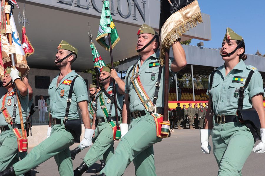 La ministra de Defensa visita en Viator a la brigada de La Legión que desplegará en noviembre misiones en Irak y Líbano