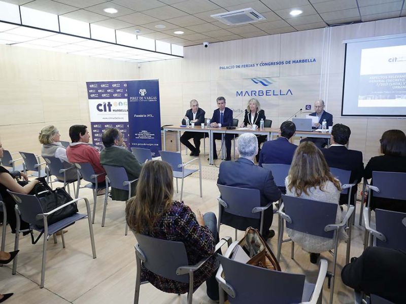 La alcaldesa subraya que los pasos que está dando el Ayuntamiento en materia urbanística “permitirán afrontar los nuevos retos de Marbella”