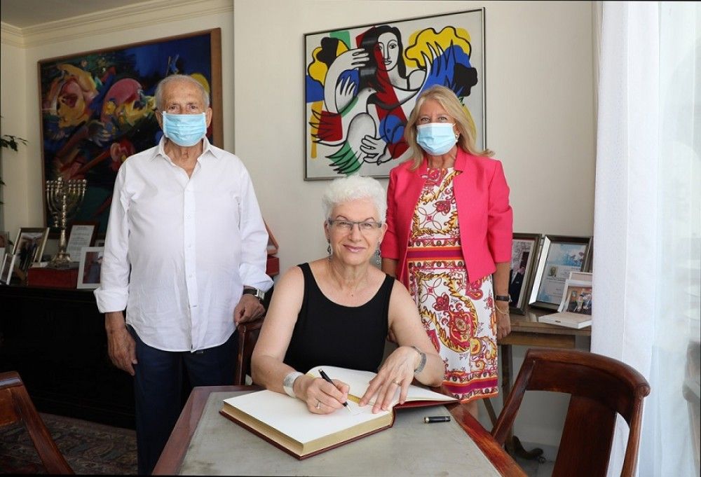 La alcaldesa mantiene una reunión con la embajadora de Israel en España