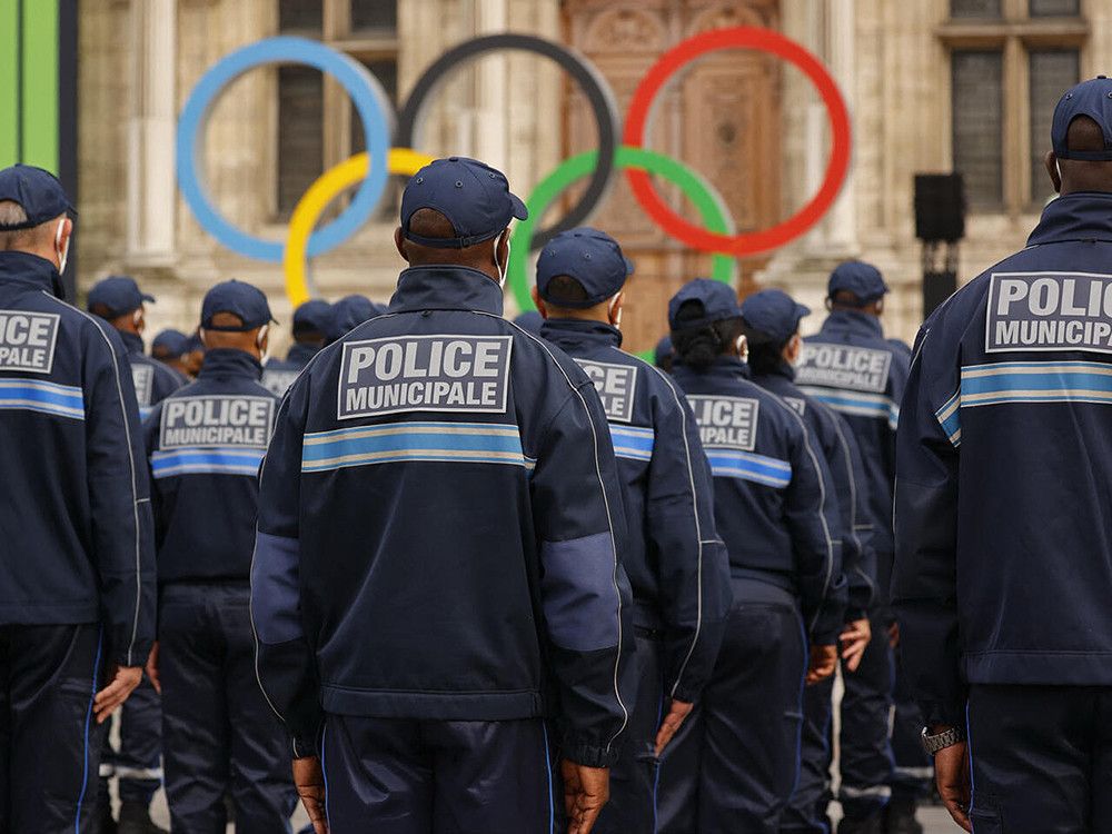 El Gobierno francés pretende abordar la seguridad "vigilando a todo el mundo"