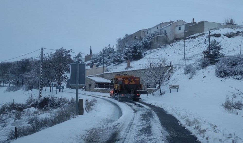 El temporal deja esta noche casi una veintena de incidencias en la región, la mayoría por anomalías en servicios básicos e incidencias en carreteras