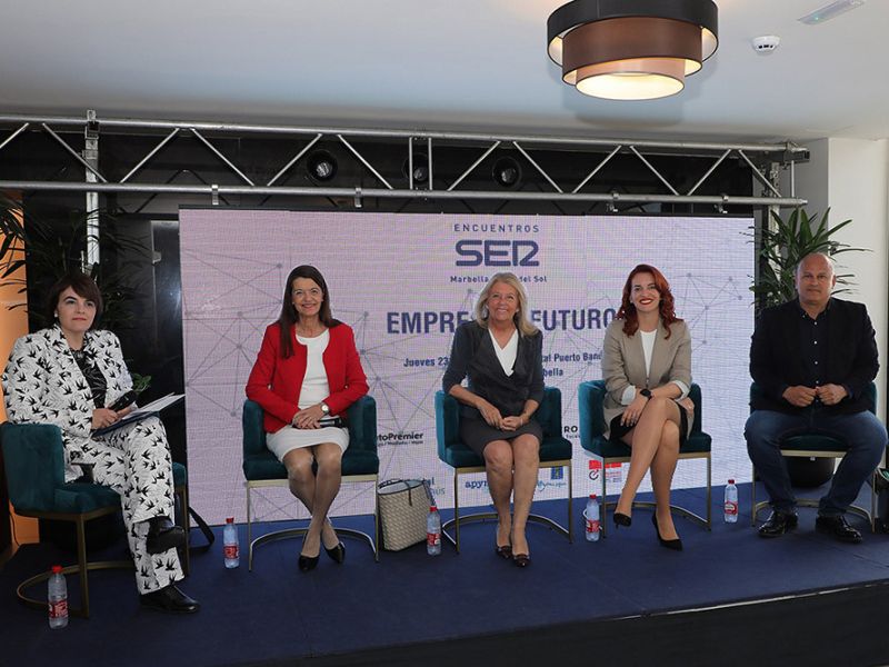 La alcaldesa participa en un encuentro empresarial para abordar el proyecto de ciudad y los desafíos futuros de Marbella