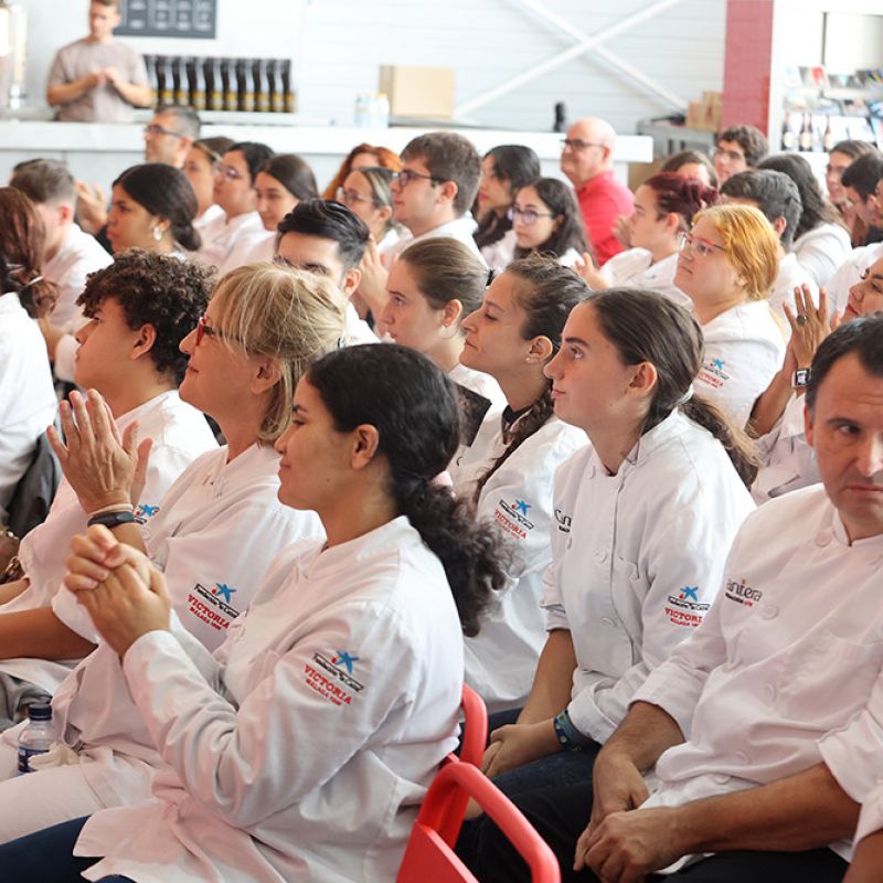 Seis productoras de Sabor a Málaga comparten su experiencia en el sector agroalimentario con 200 alumnos de las escuelas de hostelería malagueñas