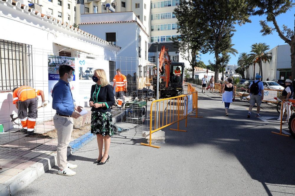 El Ayuntamiento continúa la ampliación del Paseo Marítimo de Marbella con la peatonalización de un nuevo tramo de 2.500 metros cuadrados en el barrio de La Bajadilla