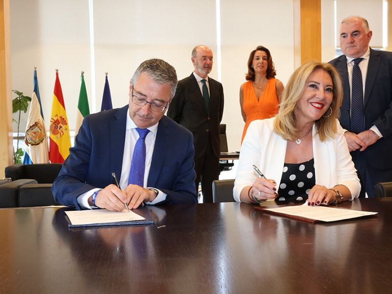 La Diputación y la Junta de Andalucía instalarán cajeros automáticos en pueblos sin oficinas bancarias