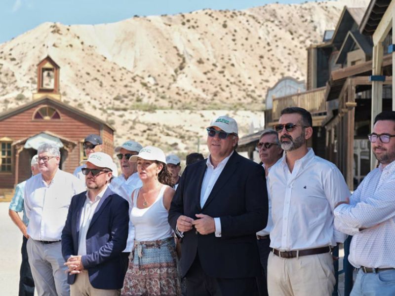Bernal y Fernández-Pacheco visitan las obras de ampliación del parque MiniHollywood de Almería