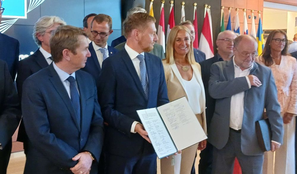 Andalucía formaliza en Bruselas su adhesión a la alianza de regiones europeas del sector del chip