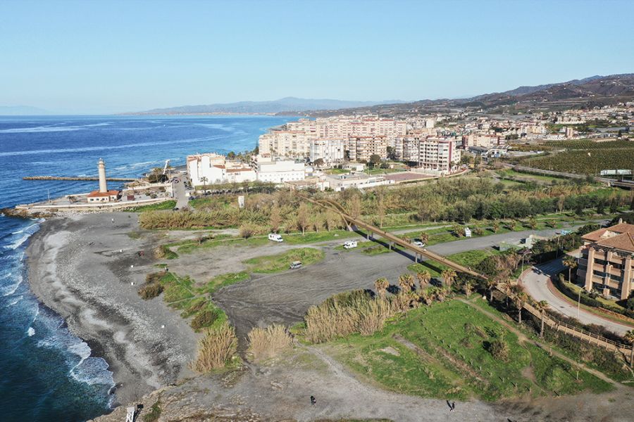 La Diputación destina 1,2 millones a la Senda Litoral en Torrox, donde construirá una pasarela de madera de 165 metros