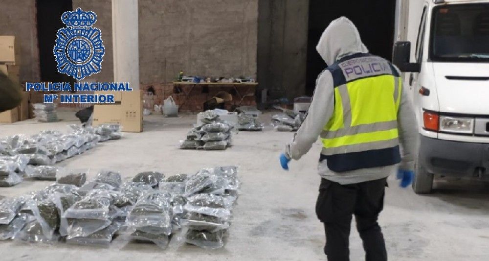 La Policía Nacional frustra en Fuengirola el envío de 239 kilogramos de marihuana y 60 de hachís a Italia