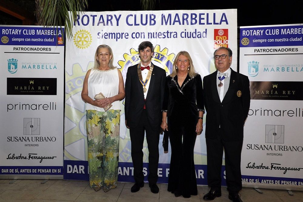 La alcaldesa destaca el compromiso del Rotary Club Marbella durante la pandemia en la gala del 43 aniversario de la institución