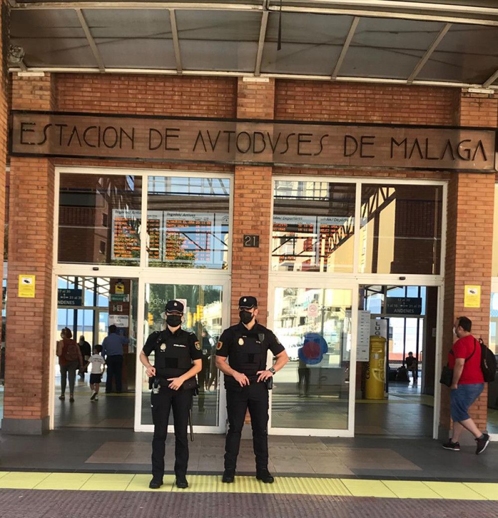 La Policía Nacional detiene en la estación de autobuses de Málaga a un pasajero que ocultaba en su equipaje más de un kilogramo de cocaína