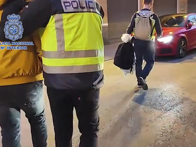 La Policía Nacional desarticula en Málaga y Murcia una organización criminal internacional que falsificaba tarjetas de residencia