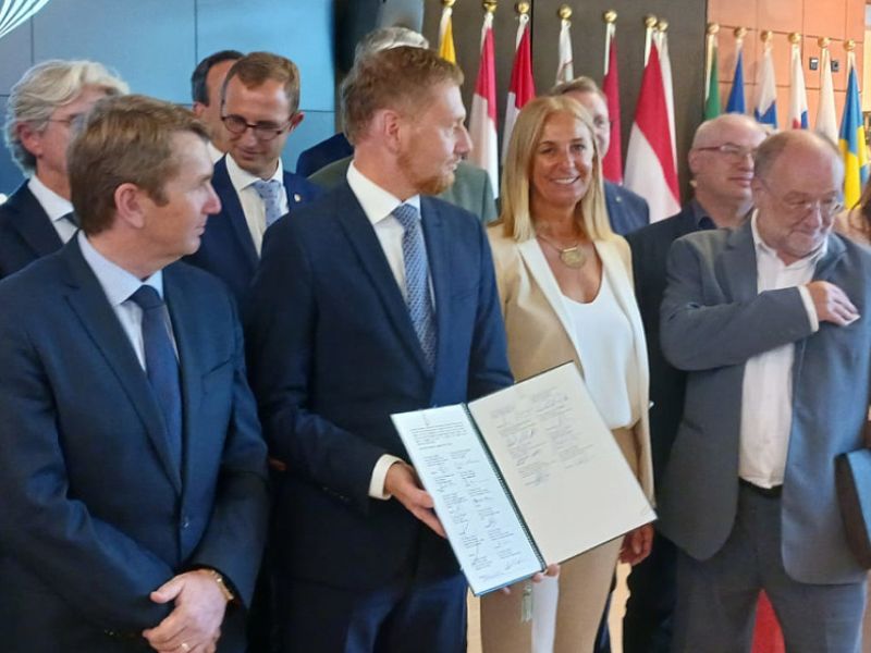 Andalucía formaliza en Bruselas su adhesión a la alianza de regiones europeas del sector del chip