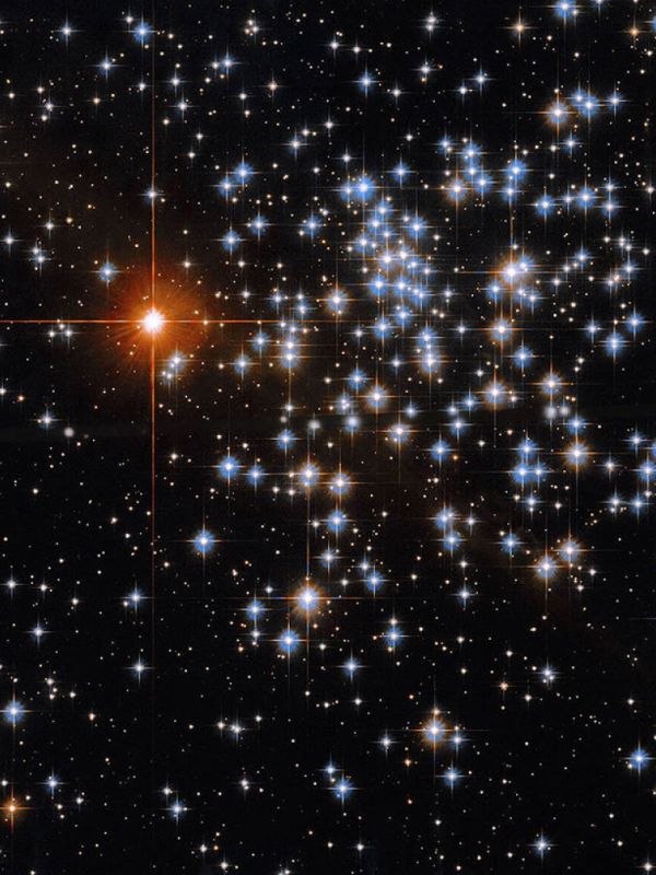 El Hubble espía un brillante "rocío" de estrellas en NGC 2660