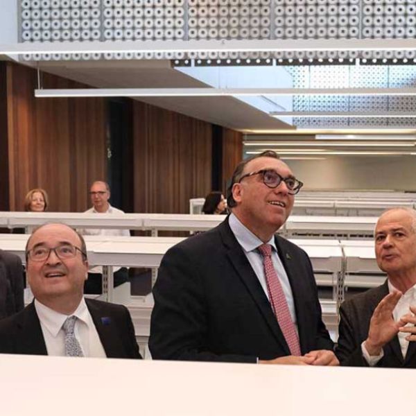 El Gobierno central entrega las llaves de la Biblioteca del Estado en Córdoba a la administración autonómica