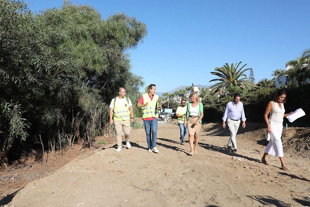 Continúan los trabajos del nuevo tramo peatonal del Paseo Marítimo en Las Chapas