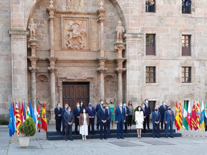 El presidente andaluz reclama a Pedro Sánchez una Conferencia de Presidentes ante el riesgo de ruptura de la igualdad entre los españoles