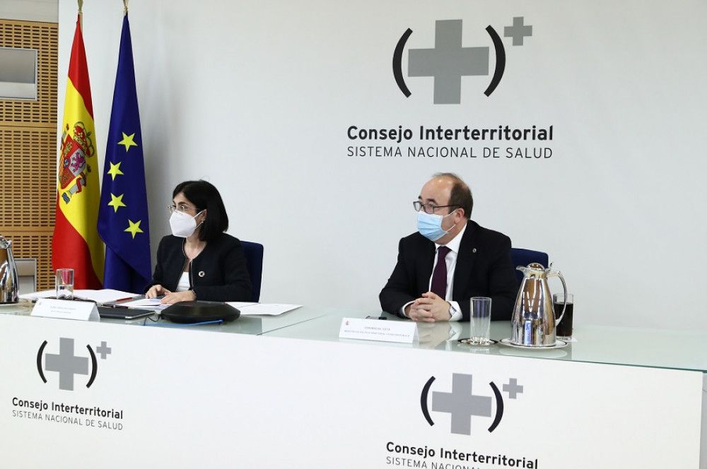 El Gobierno vuelve a cambiar de criterio sobre el uso de las mascarillas ante la manifiesta falta de sentido común de las últimas prohibiciones impuestas