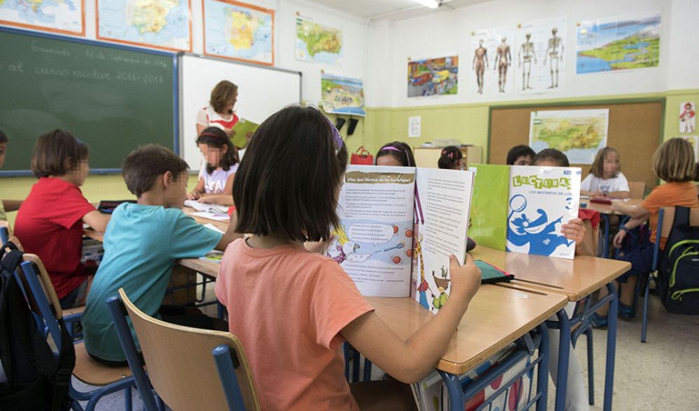 La Junta dará un cheque escolar de 100 euros por hijo para ayudar a las familias con menos recursos