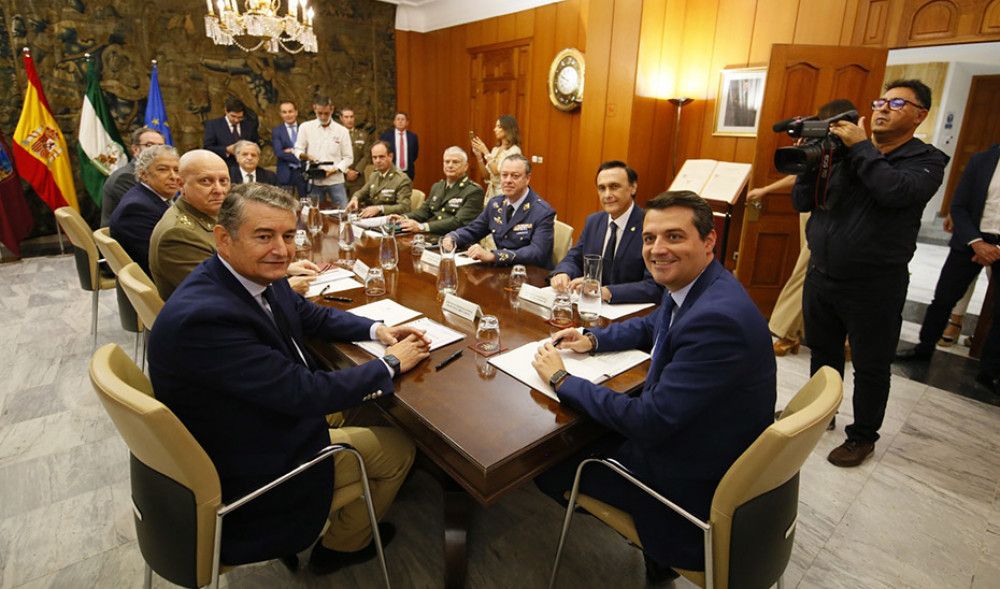 La Junta ultima el convenio marco para implantar la base logística del Ejército de Tierra en Córdoba