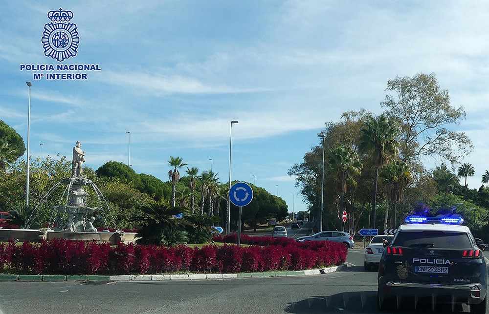 La Policía Nacional detiene a dos hombres en relación con varios asaltos en la vía pública en Estepona (Málaga)