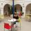 <p style="text-align: justify;">La Junta de Andalucía incorpora cuatro centros en Granada, Jaén, Málaga y Algeciras al Programa de Residentes, que pasa de seis a diez centros.</p>
 
<p style="text-align: justify;">La Junta de Andalucía, a través de Inturjoven, amplía a 386 las plazas de alojamiento para estudiantes y profesores en el curso 2026-2027, lo que supone 114 más que el año pasado. El Programa de Residentes incorpora cuatro albergues en Granada, Jaén, Málaga y Algeciras, y pasa de seis a diez centros. La ampliación se concentra en ciudades con una importante presencia de estudiantes universitarios y de ciclos formativos de grado medio y superior.</p>
<p style="text-align: justify;">La consejera de Vivienda, Juventud y Ordenación del Territorio, Rocío Díaz, ha destacado que el aumento de plazas quiere dar respuesta a una necesidad concreta de quienes se trasladan a otra ciudad para estudiar. "Empezar un curso fuera de casa implica encontrar alojamiento y organizar una nueva etapa. Con estas 114 plazas adicionales queremos facilitar ese comienzo y poner a disposición de estudiantes y profesores más opciones de alojamiento asequible en las ciudades donde desarrollan su actividad académica", ha señalado.</p>
<p style="text-align: justify;">Hasta ahora, el Programa de Residentes se ofrecía en los albergues de Almería, Córdoba, Huelva, Jerez de la Frontera, Marbella y Sevilla, con 272 plazas durante el curso 2025-2026. A ellos se suman ahora 114 plazas en total en Granada, Málaga, Algeciras y Jaén.</p>
<p style="text-align: justify;">Díaz ha explicado que la incorporación de los nuevos centros responde a la actividad educativa de cada localidad. "Hemos identificado los albergues que pueden prestar este servicio en ciudades con una amplia comunidad estudiantil. La intención es aprovechar unas instalaciones que ya tenemos para atender también a quienes necesitan residir durante el curso lejos de su domicilio habitual", ha indicado.</p>
<p style="text-align: justify;">El Programa de Residentes está dirigido a estudiantes de entre 16 y 30 años y a profesores en activo que desarrollan su actividad académica fuera de su lugar de residencia. Los albergues ofrecen habitaciones individuales o dobles climatizadas, con baño propio, escritorio y wifi, además de servicios de comedor, limpieza, lavandería y salas de estudio.</p>
<p style="text-align: justify;">El régimen general incluye pensión completa de lunes a viernes, y alojamiento y desayuno durante los fines de semana. En Marbella, el régimen es de alojamiento y desayuno durante toda la semana.</p>
<h3 style="text-align: justify;">Una opción más flexible</h3>
<p style="text-align: justify;">Inturjoven mantiene también el programa 'Coliving', dirigido a quienes necesitan estancias prolongadas sin vincularse todo el curso académico.</p>
<p style="text-align: justify;">Esta modalidad está pensada para estudiantes y profesores que se desplazan temporalmente por motivos formativos, así como para profesionales en periodo de traslado o que necesitan un alojamiento para teletrabajar durante una temporada. Las tarifas especiales se aplican a estancias de, al menos, 15 días, consecutivos o acumulables, a lo largo de un año natural. El alojamiento incluye habitación individual o doble, limpieza y wifi.</p>
<p style="text-align: justify;">Tanto el Programa de Residentes como el de 'Coliving'&nbsp;cuentan también con habitaciones adaptadas.</p>
<p style="text-align: justify;">Díaz ha explicado que la intención de la Consejería es seguir ampliando los usos de la red de albergues de Inturjoven y reforzar programas vinculados a la movilidad y la formación de los jóvenes.</p>