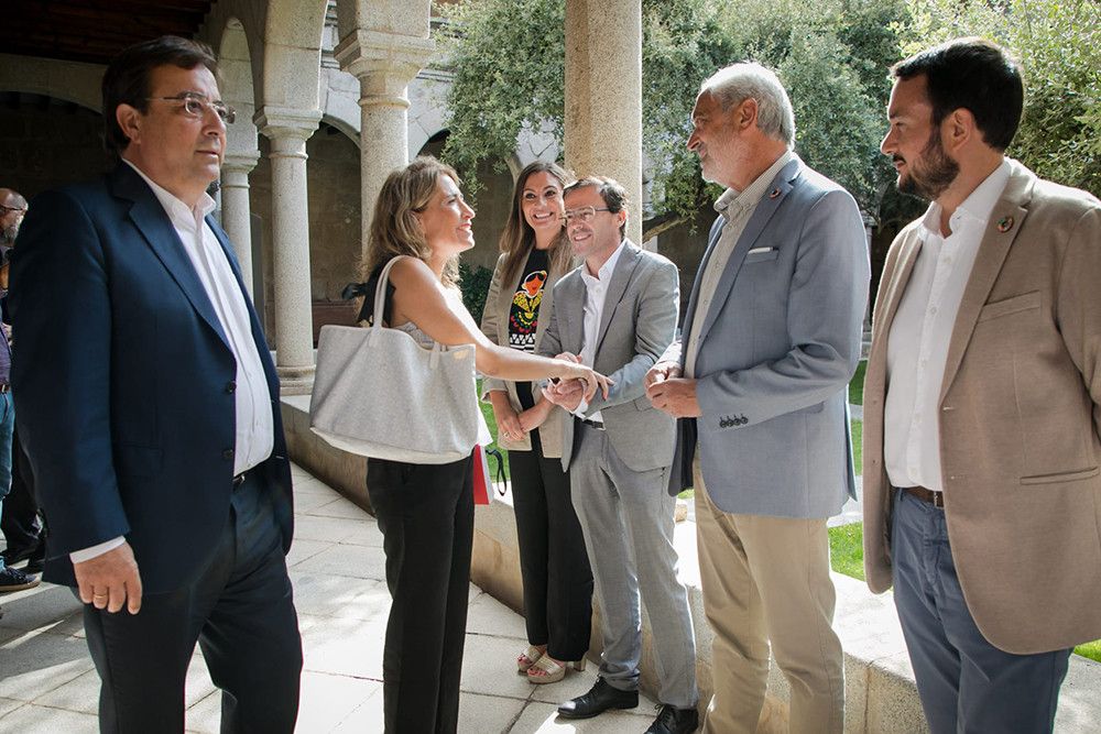 La ministra de Transportes anuncia la electrificación de la línea convencional entre Humanes y Plasencia y el estudio de su nueva estación