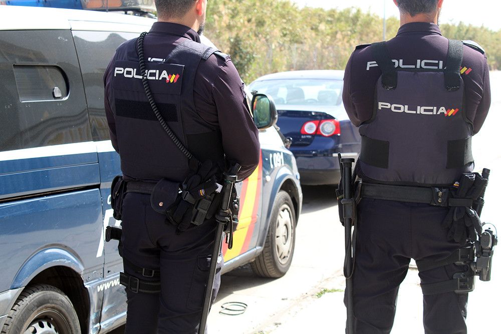 La Policía Nacional detiene en menos de cuatro horas a un hombre por el robo con violencia e intimidación en un salón de juego de Torremolinos (Málaga)