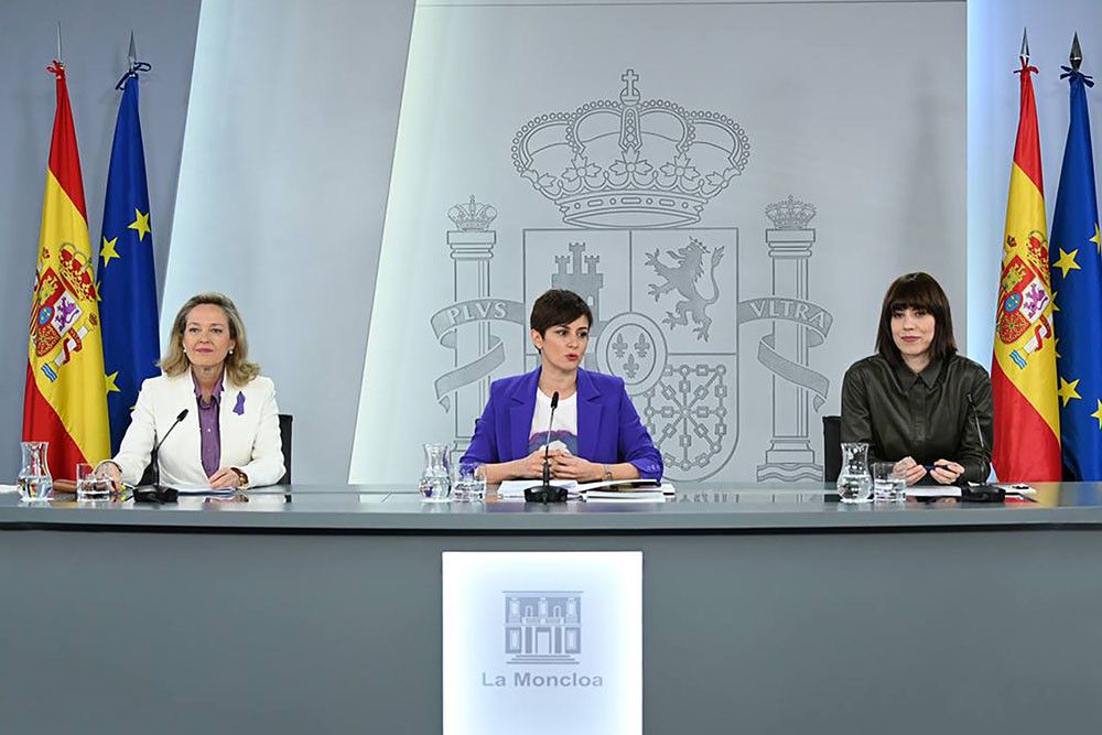 El Consejo de Ministros impone la paridad entre mujeres y hombres "manu militari"