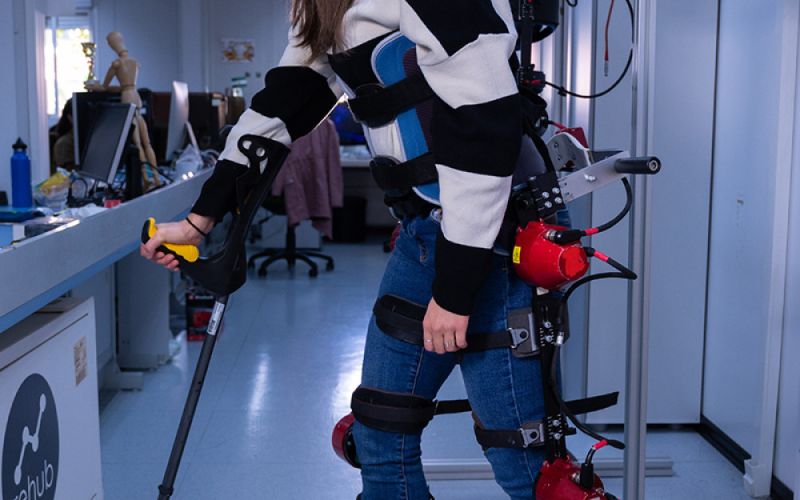 Exoesqueletos robóticos que ayudan al cerebro a caminar