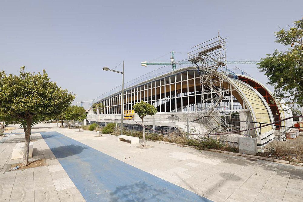 El nuevo pabellón polideportivo que se está construyendo en el ensanche sur de San Pedro Alcántara se encuentra al 70% de ejecución y está previsto que finalice a principios de 2024
