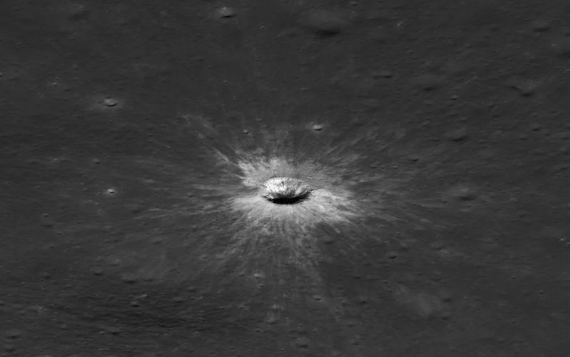 La NASA descubre un nuevo cráter en la Luna