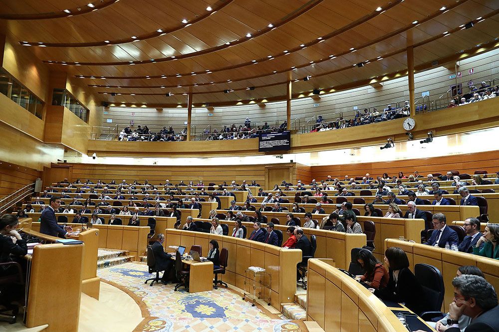 El Gobierno sube el salario mínimo a 1.080 euros al mes sin contar con la patronal