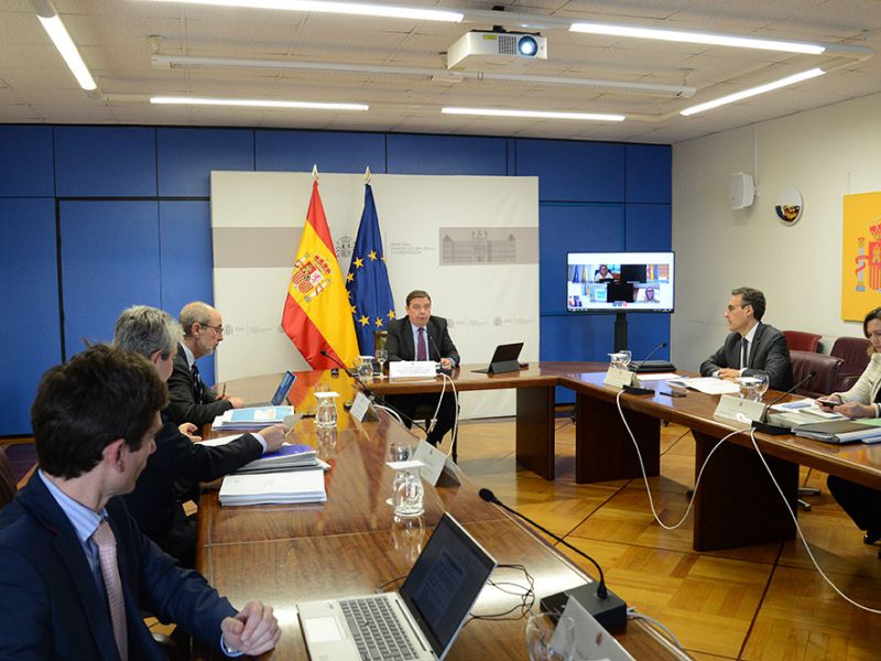 El ministro de Agricultura defiende que hay que dirigir los esfuerzos a mantener desbloqueada la salida de cereales de Ucrania