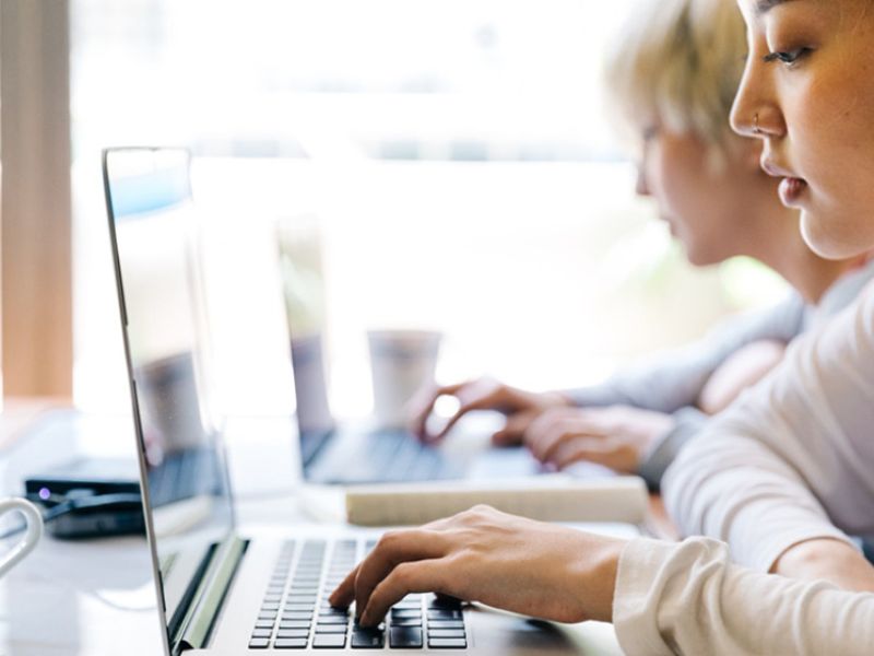 La matriculación de mujeres en grados de Ingeniería crece un 7% en Andalucía en el último lustro