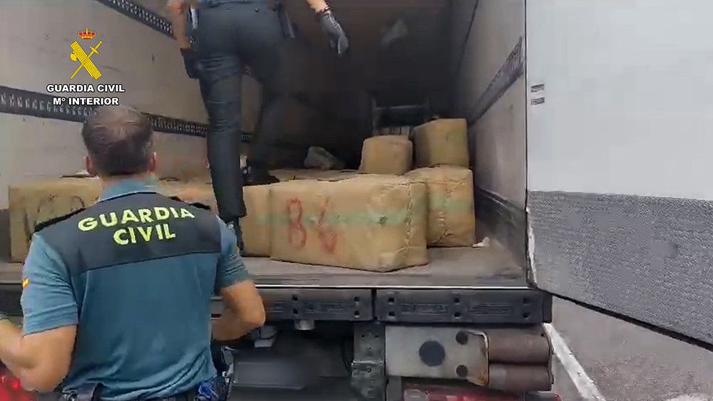 Incautadas casi 2 toneladas de hachís en el interior de un camión en Girona