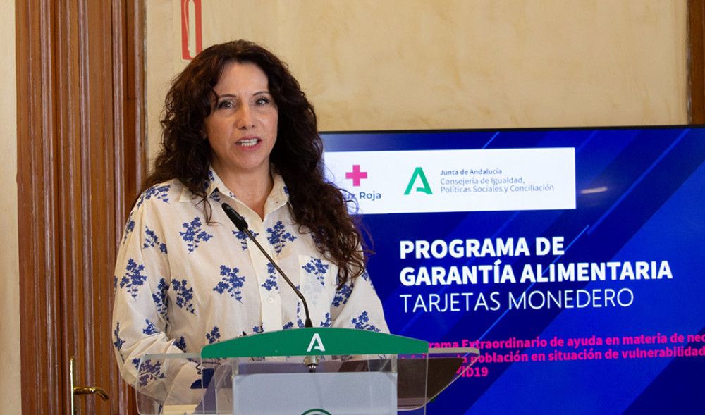 La consejera de Igualdad asegura que el programa Tarjeta Monedero de la Junta ha beneficiado a casi 70.000 andaluces