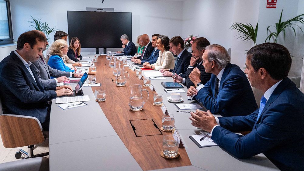 La vicepresidenta primera, Nadia Calviño, se reúne con los presidentes de las principales entidades financieras españolas