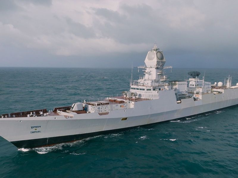 La India estrena su destructor Imphal con el lanzamiento de un misil BrahMos