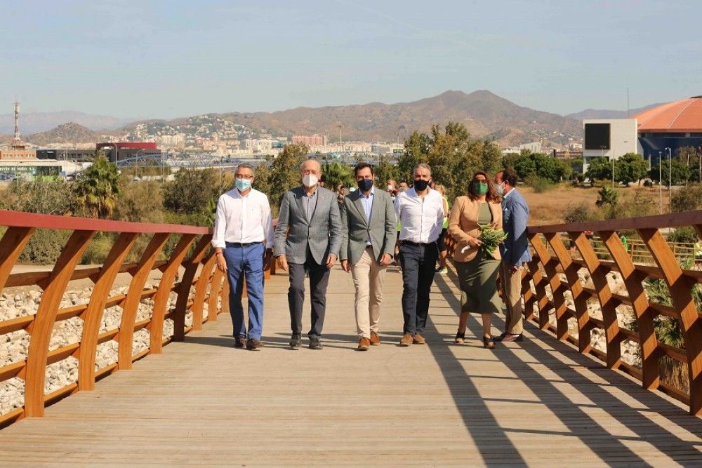 La pasarela de madera del Guadalhorce, la más grande de Europa, se convierte en el principal hito de la Senda Litoral