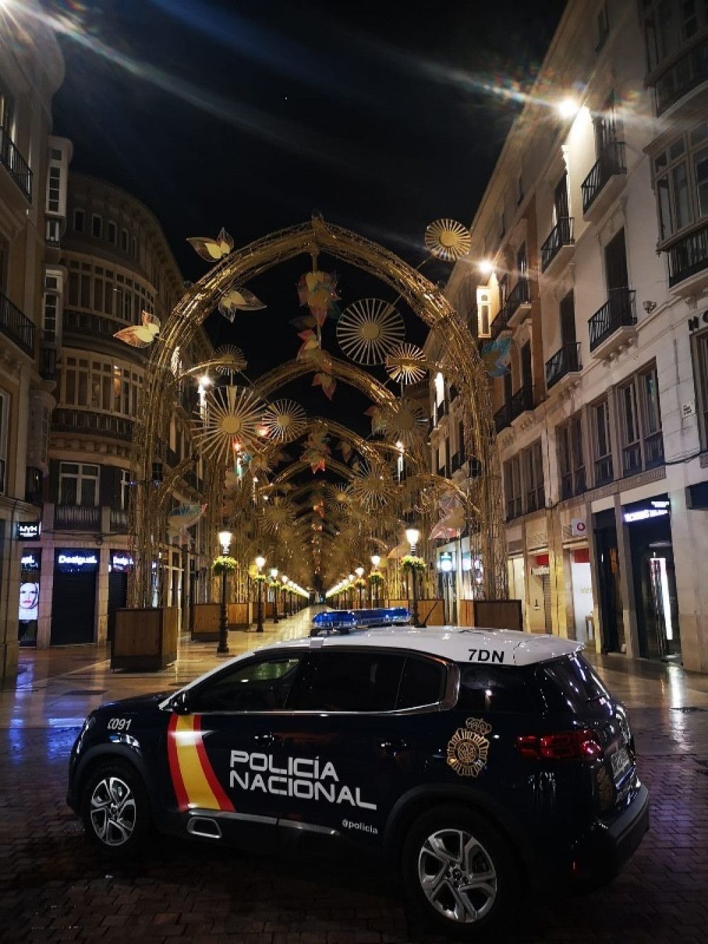 La Policía Nacional incrementa su presencia en las áreas comerciales de la provincia de Málaga durante la campaña de Navidad