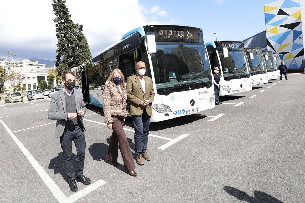 Marbella incorpora cinco nuevos autobuses urbanos de última generación al transporte público