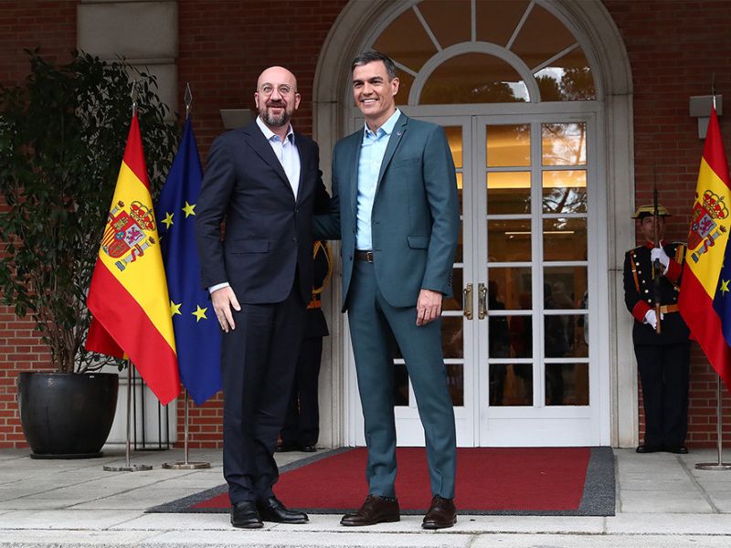 Pedro Sánchez recibe al presidente del Consejo Europeo en el inicio de la Presidencia española