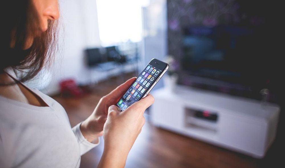 Consumo envía advertencias de sanción a grandes "influencers" por publicidad encubierta